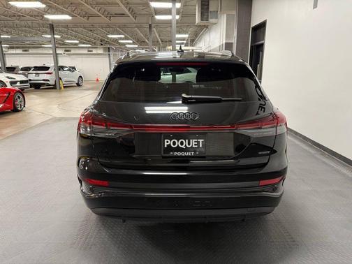 Mythos Black Metallic 2024 Audi Q4 e-tron Premium Plus