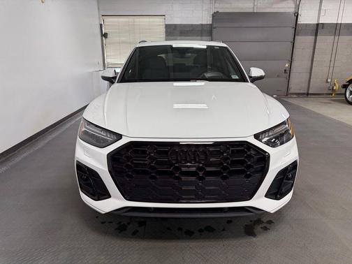 Ibis White 2022 Audi Q5 e 55 S line Prestige