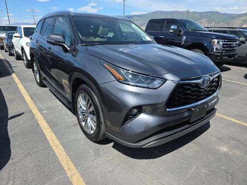 Magnetic Gray Metallic 2024 Toyota Highlander Hybrid Platinum