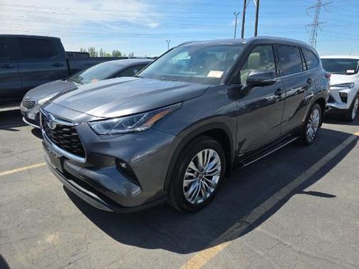 Magnetic Gray Metallic 2024 Toyota Highlander Hybrid Platinum SUV