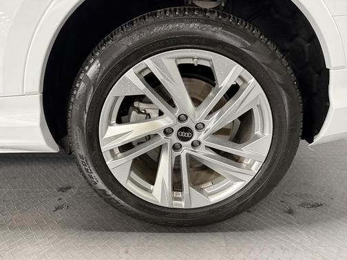 2022 Audi Q7 55 Premium Plus