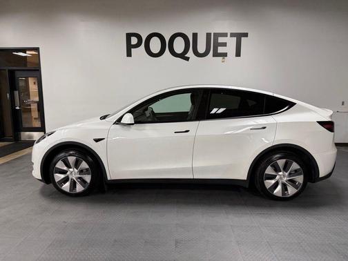 Pearl White Multi-Coat 2023 Tesla Model Y Long Range
