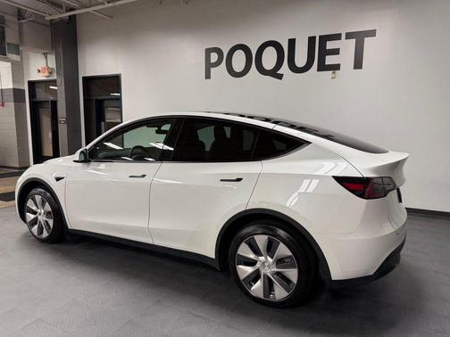 Pearl White Multi-Coat 2023 Tesla Model Y Long Range