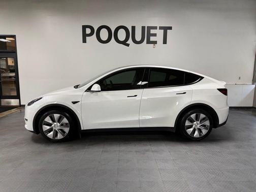 Pearl White Multi-Coat 2023 Tesla Model Y Long Range