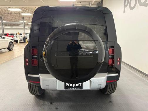 Santorini Black Metallic 2024 Land Rover Defender S