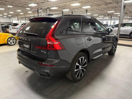 Platinum Grey Metallic 2024 Volvo XC60 B5 Plus Dark Theme