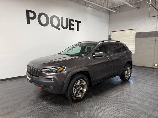 Granite Crystal Metallic Clearcoat 2019 Jeep Cherokee Trailhawk