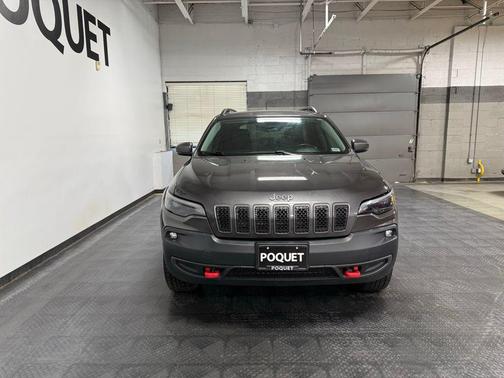 Granite Crystal Metallic Clearcoat 2019 Jeep Cherokee Trailhawk