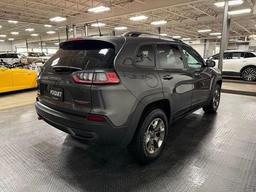 Granite Crystal Metallic Clearcoat 2019 Jeep Cherokee Trailhawk