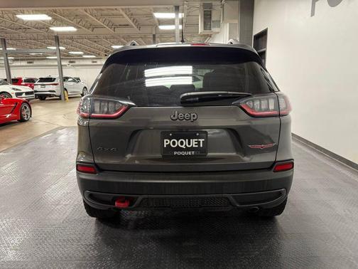 Granite Crystal Metallic Clearcoat 2019 Jeep Cherokee Trailhawk
