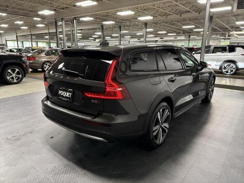 2023 Volvo V60 Cross Country B5 Plus
