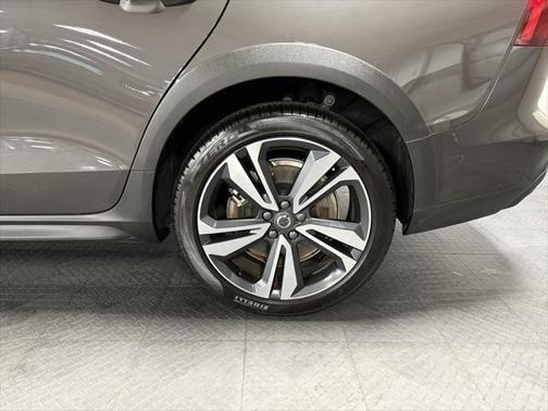 2023 Volvo V60 Cross Country B5 Plus