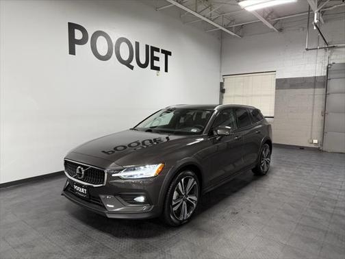 2023 Volvo V60 Cross Country B5 Plus
