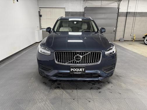 2022 Volvo XC90 T6 Momentum