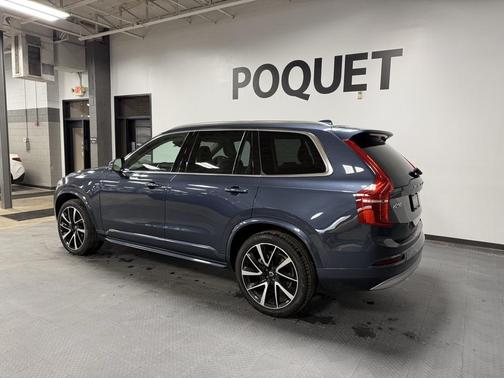 2022 Volvo XC90 T6 Momentum