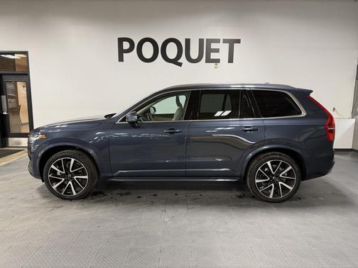 2022 Volvo XC90 T6 Momentum