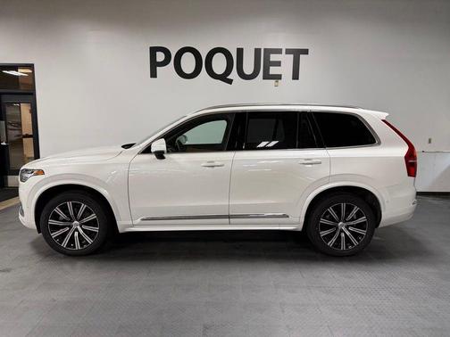 Crystal White Metallic 2023 Volvo XC90 B6 Plus 7-Seater