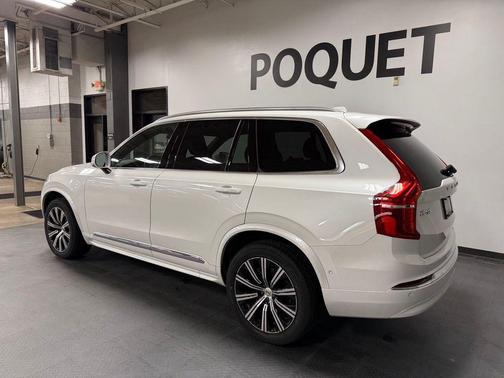 Crystal White Metallic 2023 Volvo XC90 B6 Plus 7-Seater