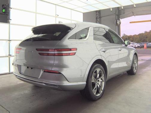 2023 Genesis Electrified GV70 Advanced