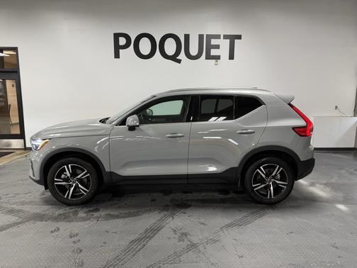 2025 Volvo XC40 B5 Core