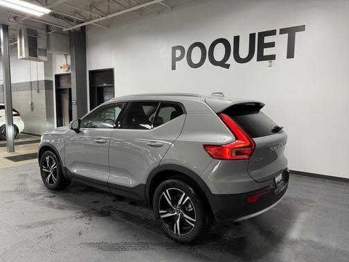 2025 Volvo XC40 B5 Core