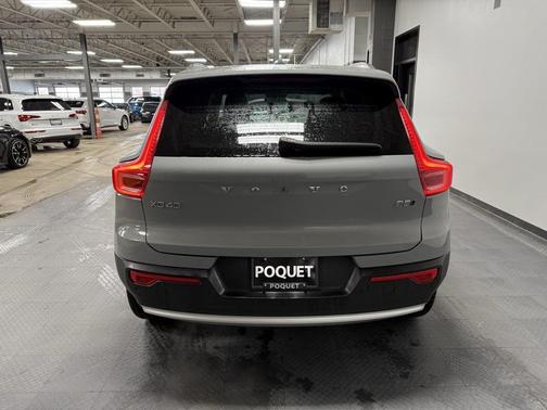 2025 Volvo XC40 B5 Core