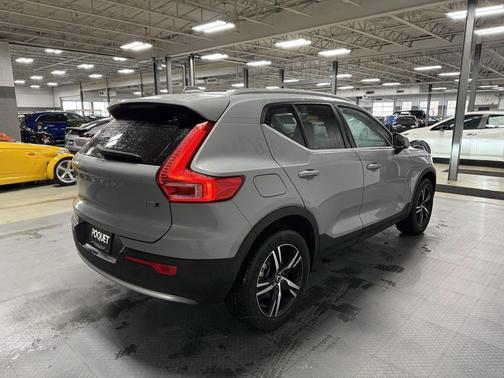 2025 Volvo XC40 B5 Core