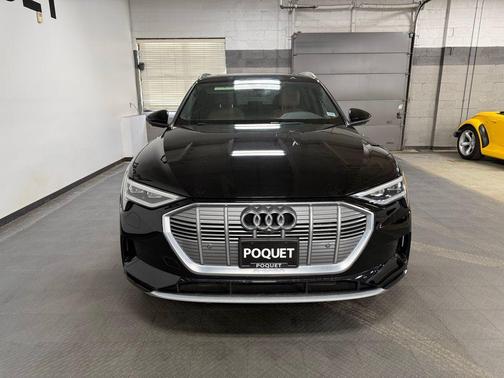 2022 Audi e-tron Premium Plus