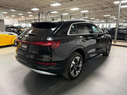 2022 Audi e-tron Premium Plus