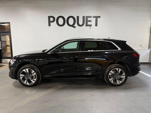 2022 Audi e-tron Premium Plus