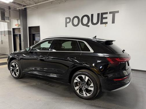 2022 Audi e-tron Premium Plus