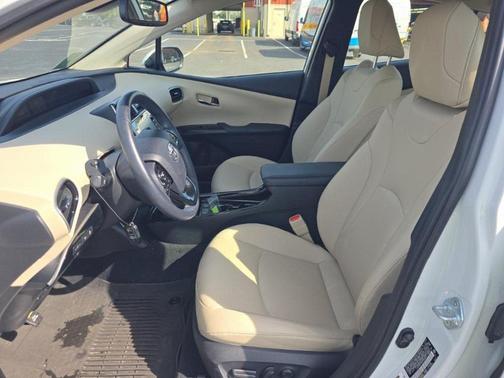 2022 Toyota Prius XLE