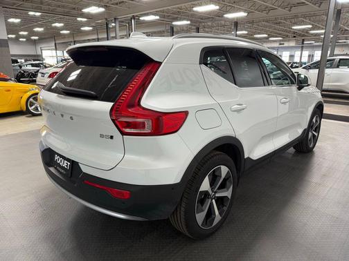 Crystal White Pearl 2025 Volvo XC40 B5 Plus Bright Theme