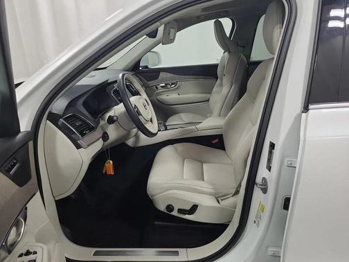 2023 Volvo XC90 Recharge Plug-In Hybrid T8 Plus 6 Passenger