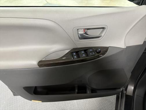 2016 Toyota Sienna XLE Premium