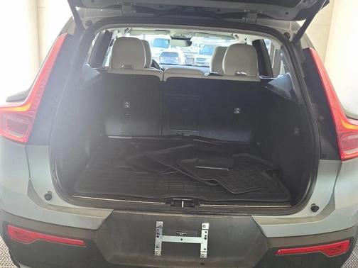 2025 Volvo XC40 B5 Plus Bright Theme