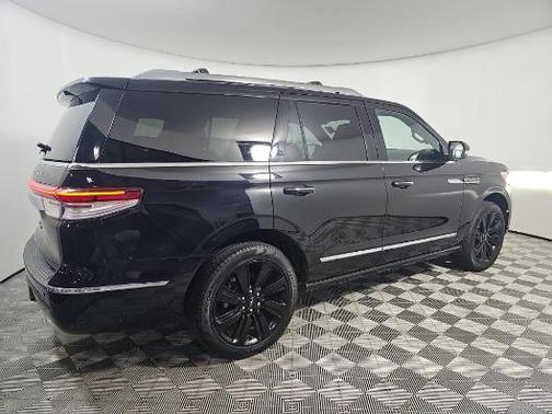 Infinite Black Metallic Clearcoat 2024 Lincoln Navigator Reserve