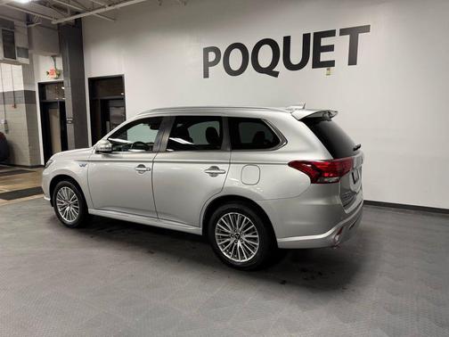 2022 Mitsubishi Outlander PHEV SEL