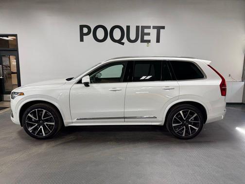 2024 Volvo XC90 B5 Plus