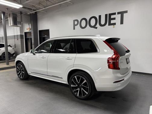 2024 Volvo XC90 B5 Plus