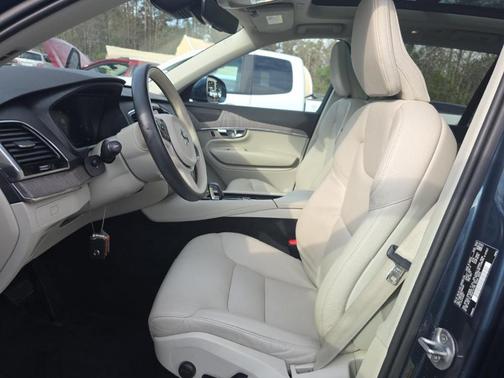 Denim Blue Metallic 2023 Volvo XC90 B6 Plus 6-Seater