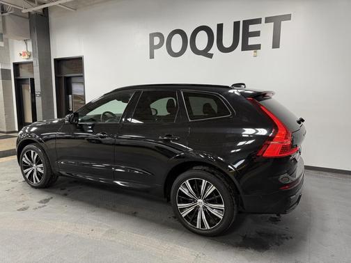 2023 Volvo XC60 B5 Plus Dark Theme