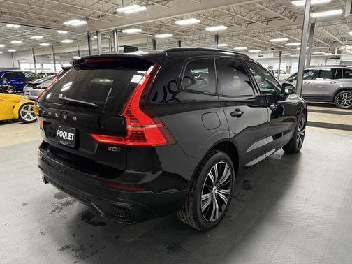 2023 Volvo XC60 B5 Plus Dark Theme