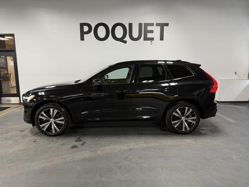 2023 Volvo XC60 B5 Plus Dark Theme