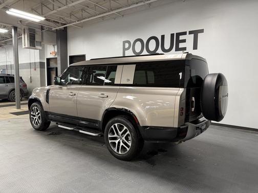 2023 Land Rover Defender SE