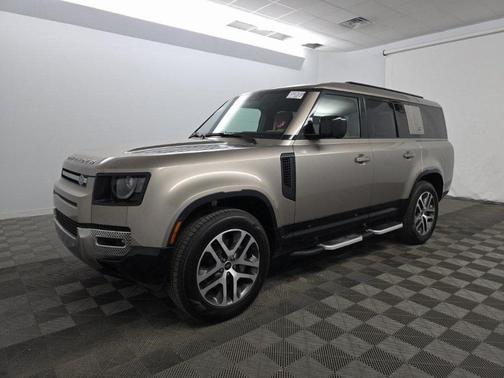 2023 Land Rover Defender SE