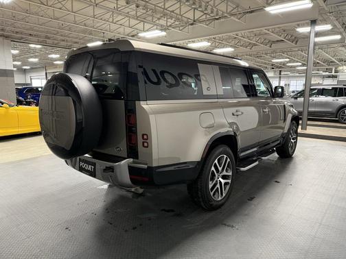 2023 Land Rover Defender SE