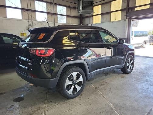 Diamond Black Metallic 2017 Jeep New Compass Latitude