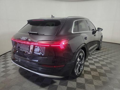 2021 Audi e-tron Premium