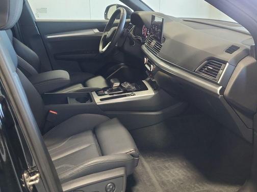 Mythos Black Metallic 2025 Audi Q5 45 S line Premium